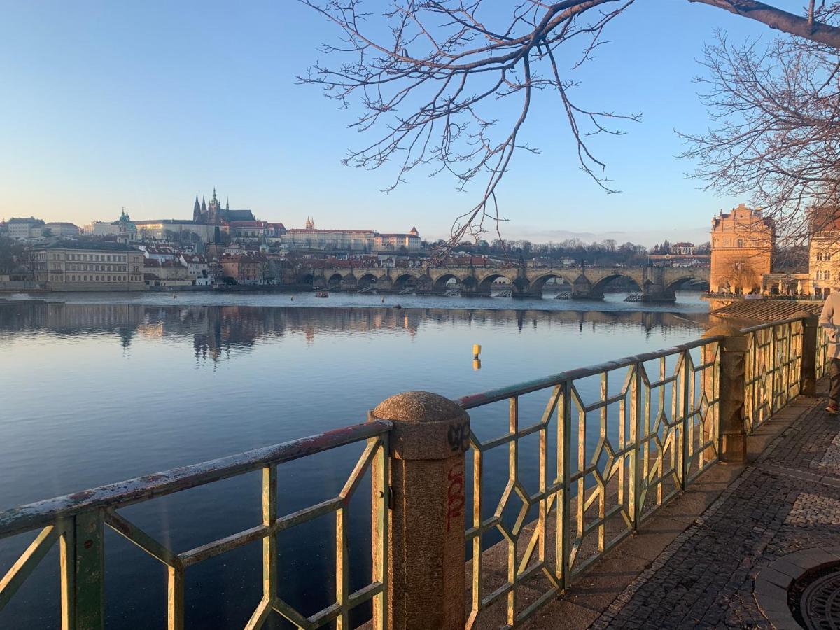 Anenska By Charles Bridge 1 — Photos 2